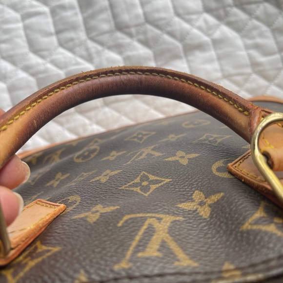 Louis Vuitton Alma Handbag - Picture 9 of 12